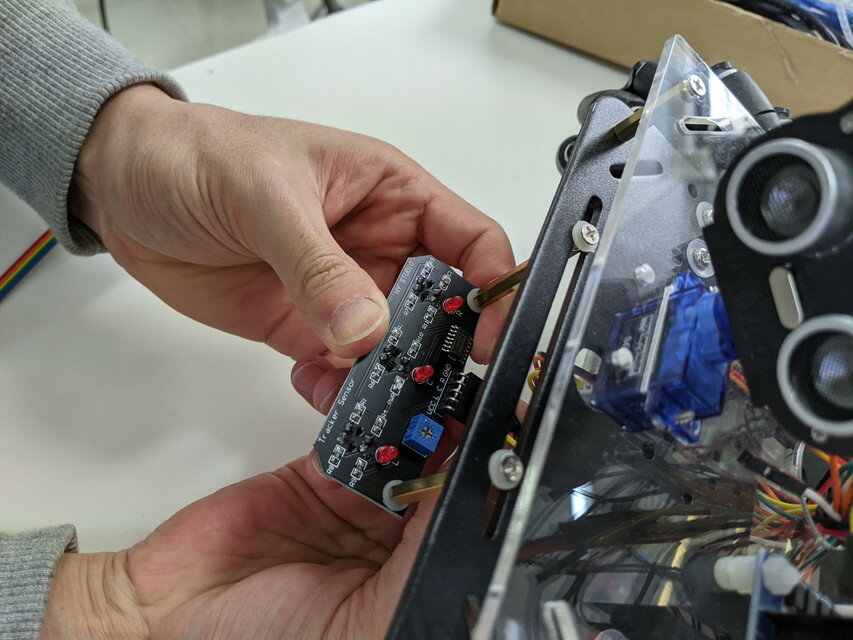 mecanum_lesson3_sensor2.jpg